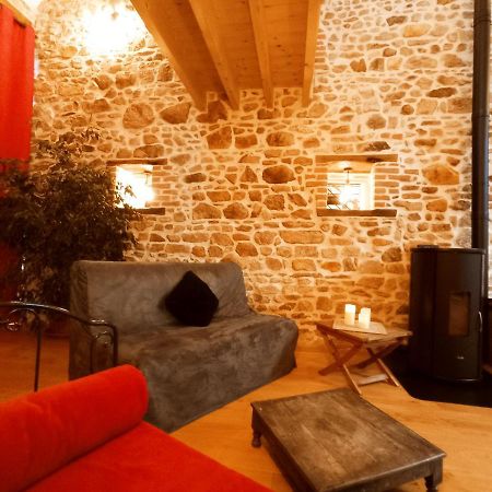 La Grange De Marie A St Angel - Magnifique Grange Renovee En Loft Pour 1 A 6 Pers Villa Saint-Angel  Exteriör bild