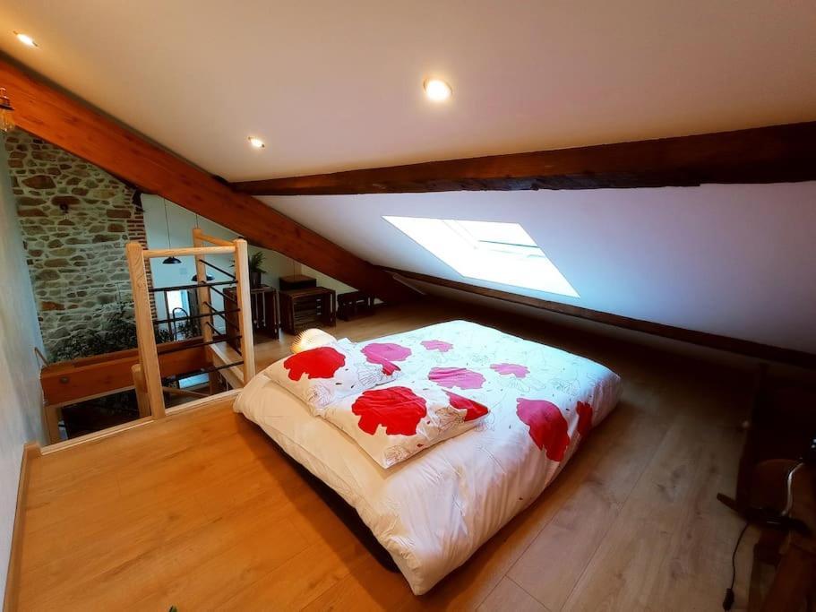La Grange De Marie A St Angel - Magnifique Grange Renovee En Loft Pour 1 A 6 Pers Villa Saint-Angel  Exteriör bild