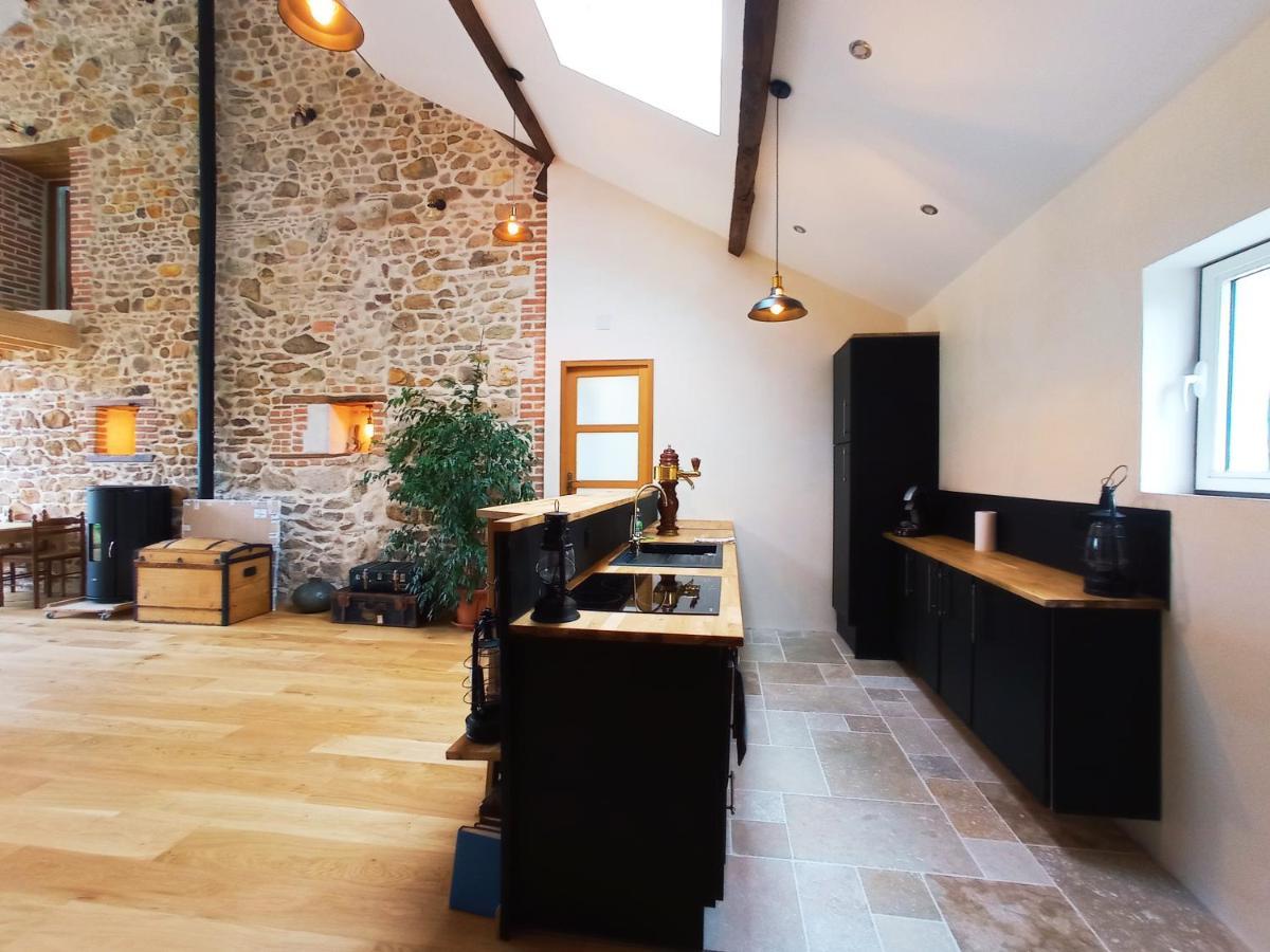 La Grange De Marie A St Angel - Magnifique Grange Renovee En Loft Pour 1 A 6 Pers Villa Saint-Angel  Exteriör bild