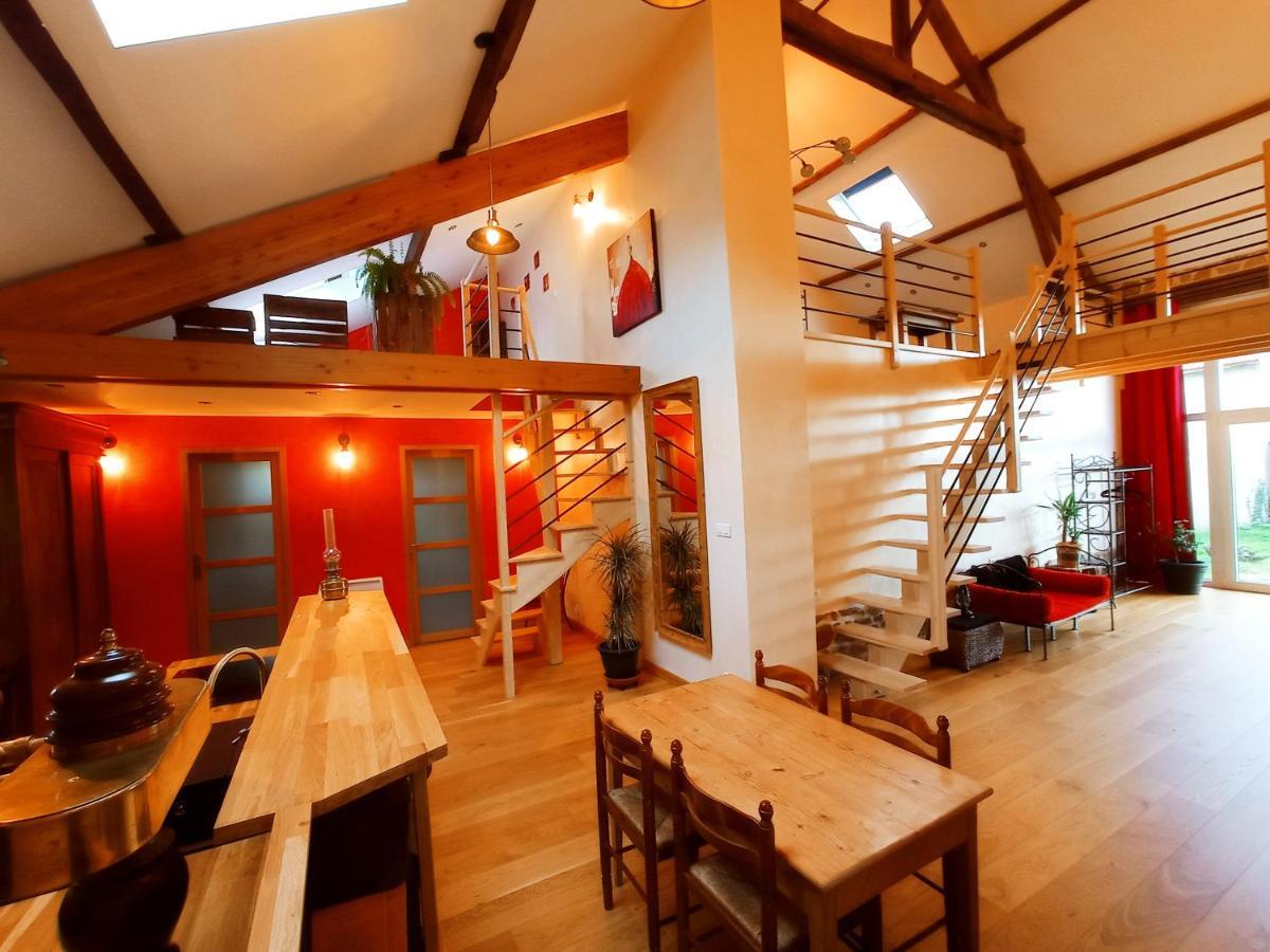 La Grange De Marie A St Angel - Magnifique Grange Renovee En Loft Pour 1 A 6 Pers Villa Saint-Angel  Exteriör bild
