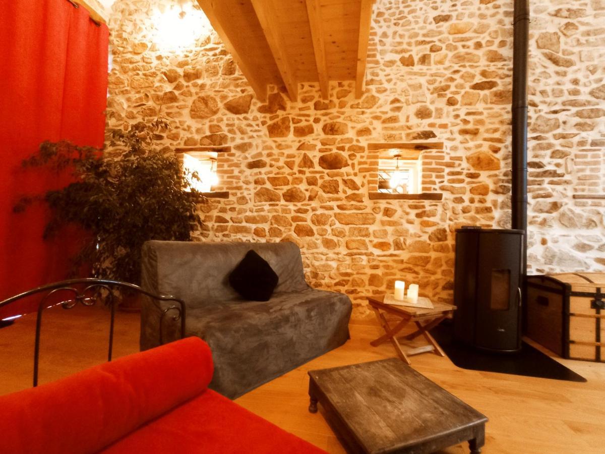 La Grange De Marie A St Angel - Magnifique Grange Renovee En Loft Pour 1 A 6 Pers Villa Saint-Angel  Exteriör bild